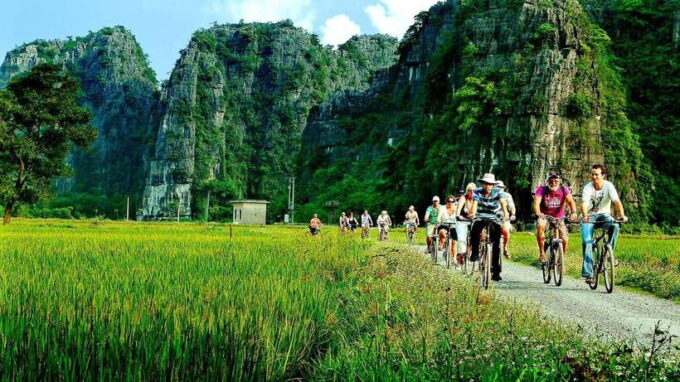 Hanoi: Ninh Binh - Halong on Land: Hoa Lu, Tam Coc, Mua Cave - Frequently Asked Questions