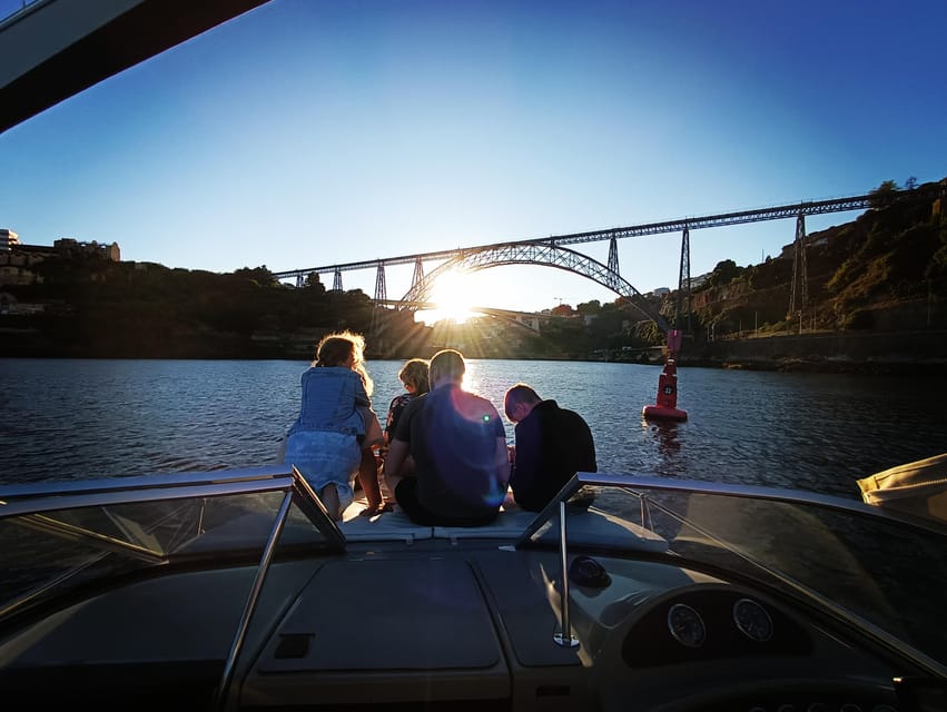 6 Bridges, Not Shared Boat Tour 1h30m, group price up to 6px - The Highlights: What Youll See and Do
