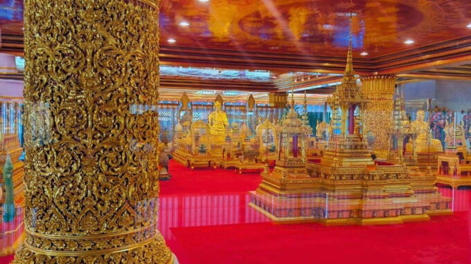 Bangkok: Grand Palace, Wat Arun & Giant Buddha Iconic Tour - Riverboat Lunch Cruise and Giant Buddha Visit