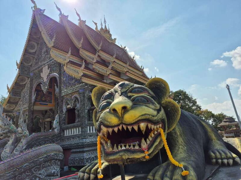 Chiang Rai : Half-Day Temple Tour in Chiang Rai (8 Am -1 Pm) - Wat Rong Suea Ten (Blue Temple)