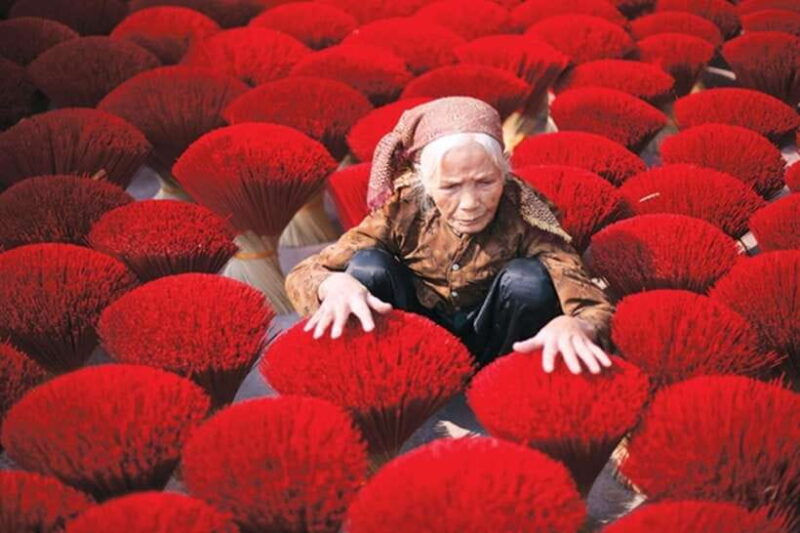 From Hanoi: Incense Village & Train Street Small Group Tour - Engaging With Local Villagers