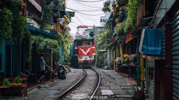 HANOI: HALF-DAY VISIT TRAIN STREET & STREET FOOD - Safety Precautions to Consider