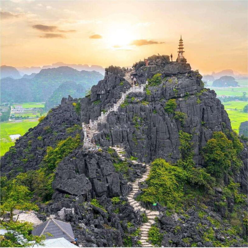 Hanoi: Ninh Binh Trip to Bai Dinh Pagoda, Trang An, Mua Cave - Lunch at a Local Restaurant