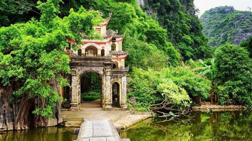 Hoa Lu – Tam Coc – Mua Cave: Full-Day Adventure Tour