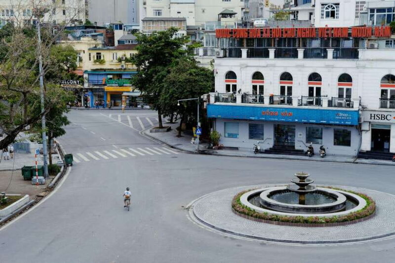 HANOI MOTORBIKING TO TOURIST ATTRACTIONS & STREET FOOD TOUR - Street Food Delights