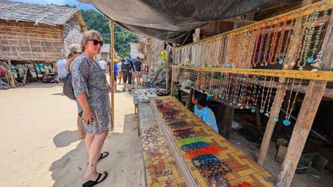 Khao Lak: Premium Tour to Surin Islands With Snorkel & Lunch - Enjoying Lunch at Mai Ngam Beach