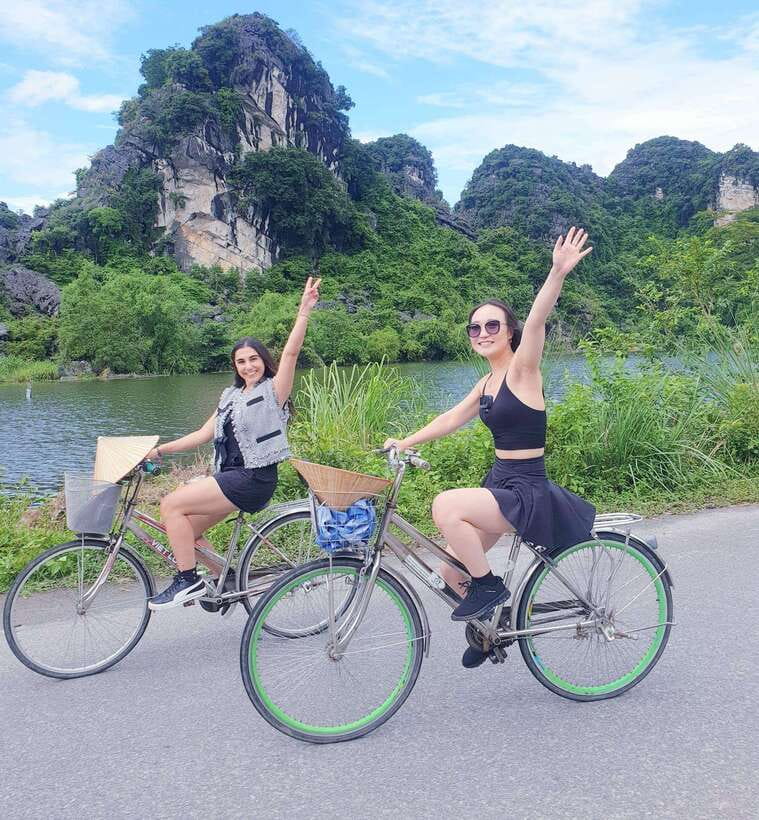 From Ha Noi: Hoa Lu, Tam Coc, Mua Cave Day