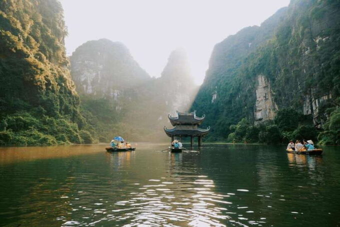 Hanoi: Ninh Binh Trip to Bai Dinh Pagoda, Trang An, Mua Cave - Climbing Mua Cave