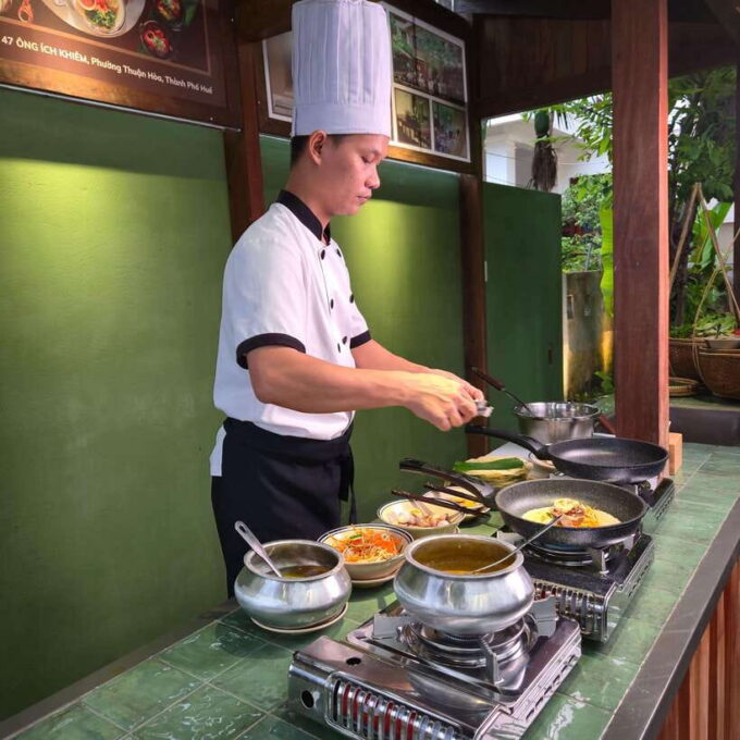 Hue: Market Tour and Cooking Class With Typical Dishes - Booking and Important Information