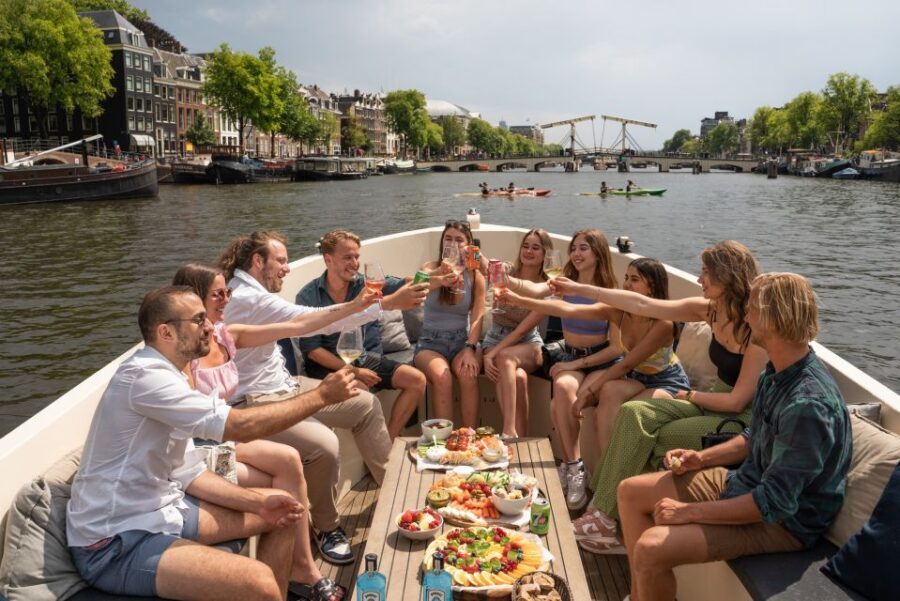 Amsterdam: German Guided Canal Cruise with on Board Bar - What We Think About the Experience