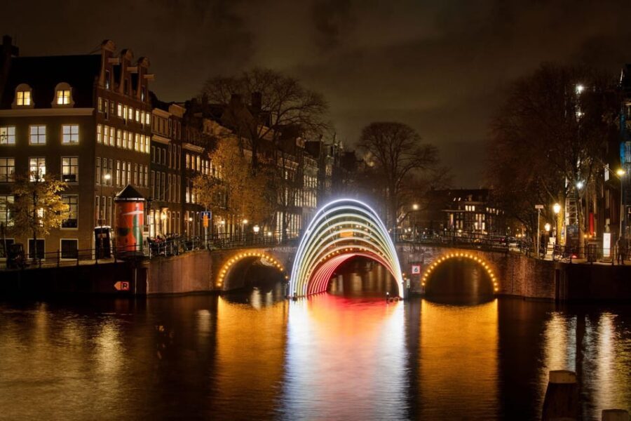 Amsterdam: Light Festival Boat Tour with Warm Drinks - Experiencing the Amsterdam Light Festival from the Water