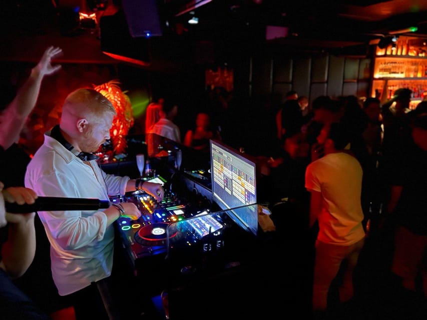 Amsterdam: New Year's Eve Pub Crawl Party and VIP Club Entry - The Value of the Experience