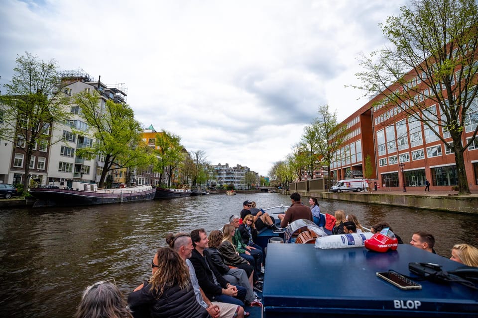 Amsterdam:Old City Canal Cruise with Live Guide and Open Bar - Why This Tour Works Well