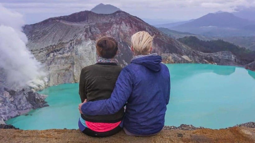 Bali: Ijen Blue Fire and Sunrise Tour with Breakfast - Reaching the Ijen Crater: What to Expect