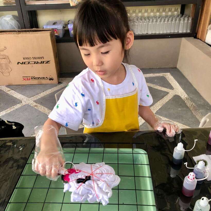Bali: tie dye shirts, 5 minute curing process to take home. - Why This Experience Works