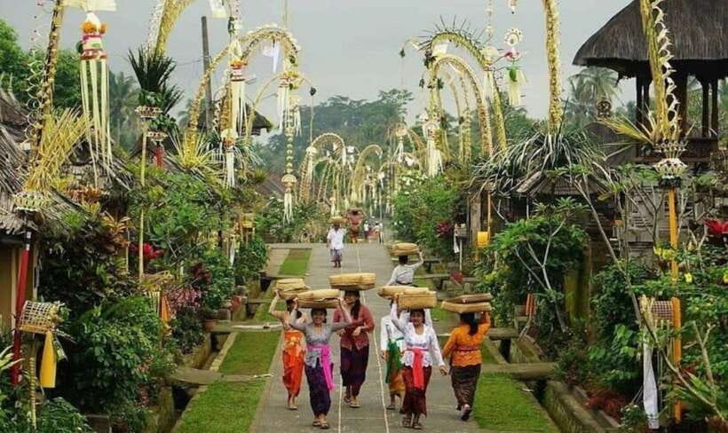 Bali:Tirta Empul, Kanto Waterfall & Rice Terrace local guide - Starting Point and Transportation