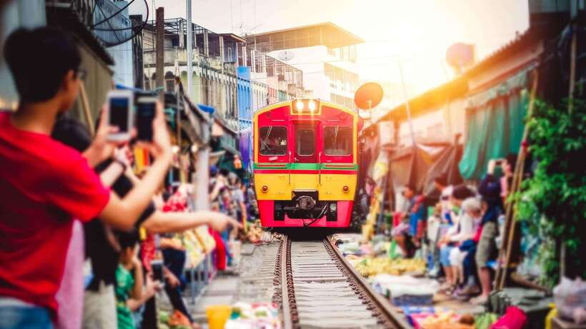 Bangkok: Maeklong Train Market & Floating Market Day Tour - Highlights of the Itinerary
