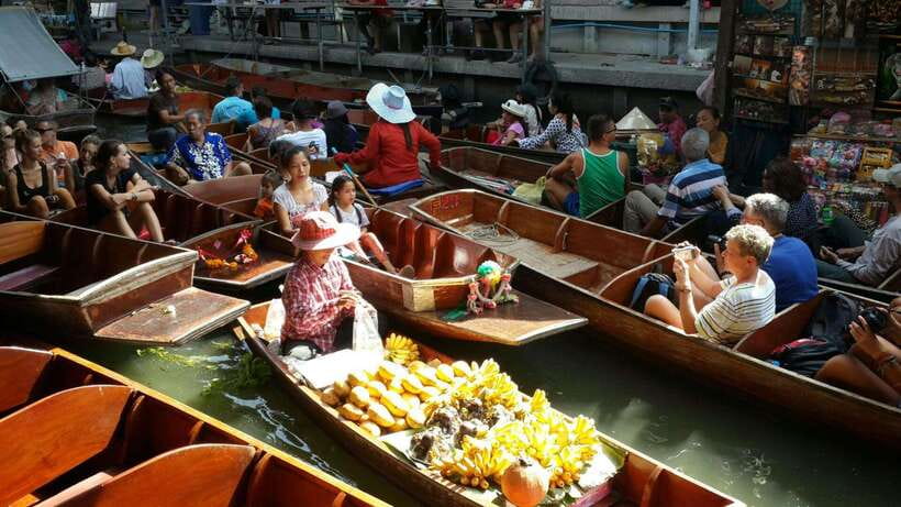 Bangkok: Railway Market & Damnuansaduak Floating Market Tour - Itinerary Highlights