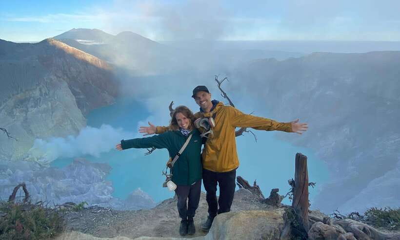 Banyuwangi: Ijen Crater Bluefire and Sunrise Guided Trek - Key Points