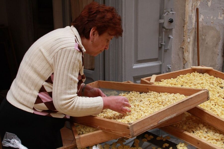 Bari: Private Walking Tour - Visiting the Basilica San Nicola—A Spiritual and Artistic Gem