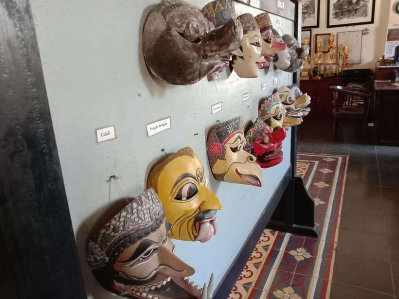 Batik & Pottery Making at Borobudur Village - An In-Depth Look at the Batik & Pottery Making Tour