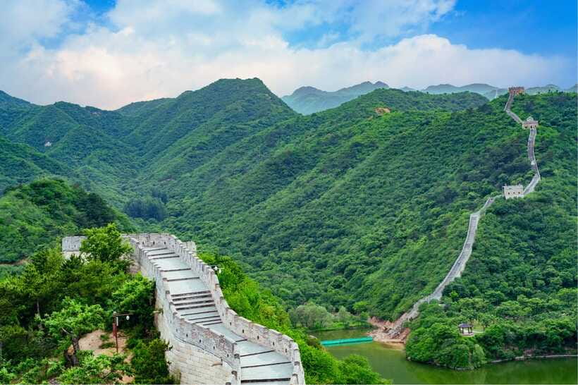 Beijing: Huanghuacheng Lakeside Great Wall Bus/Private Tour - Comparing Tour Options: Group vs. Private