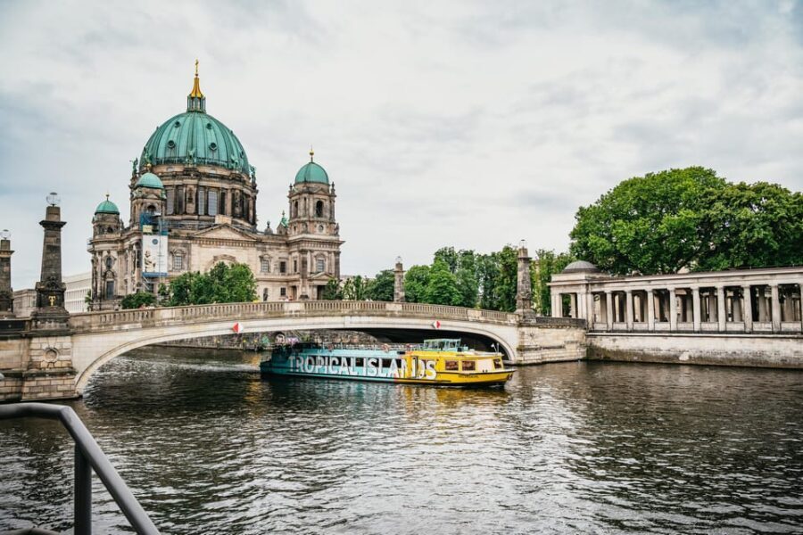 Berlin: 1-Hour City Sightseeing Cruise - Detailed Breakdown of the Itinerary