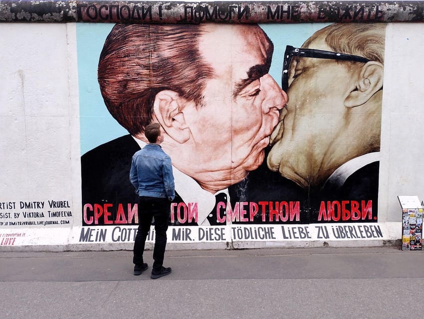 Berlin: East and West Wall Tour by Bike with a Guide - What to Expect from the Tour  