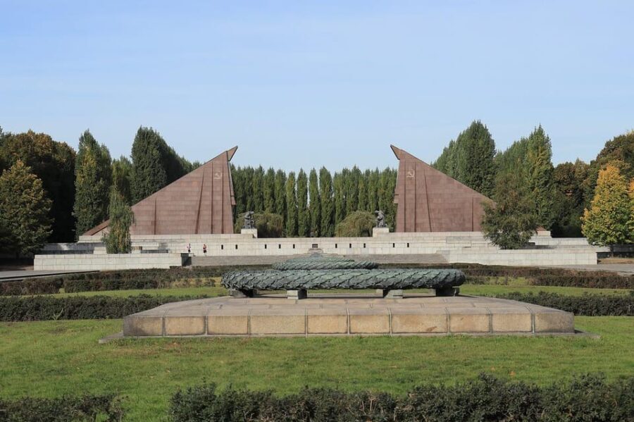 Berlin: Private Half Day Sightseeing Ride with a Local - Who Should Consider This Tour?