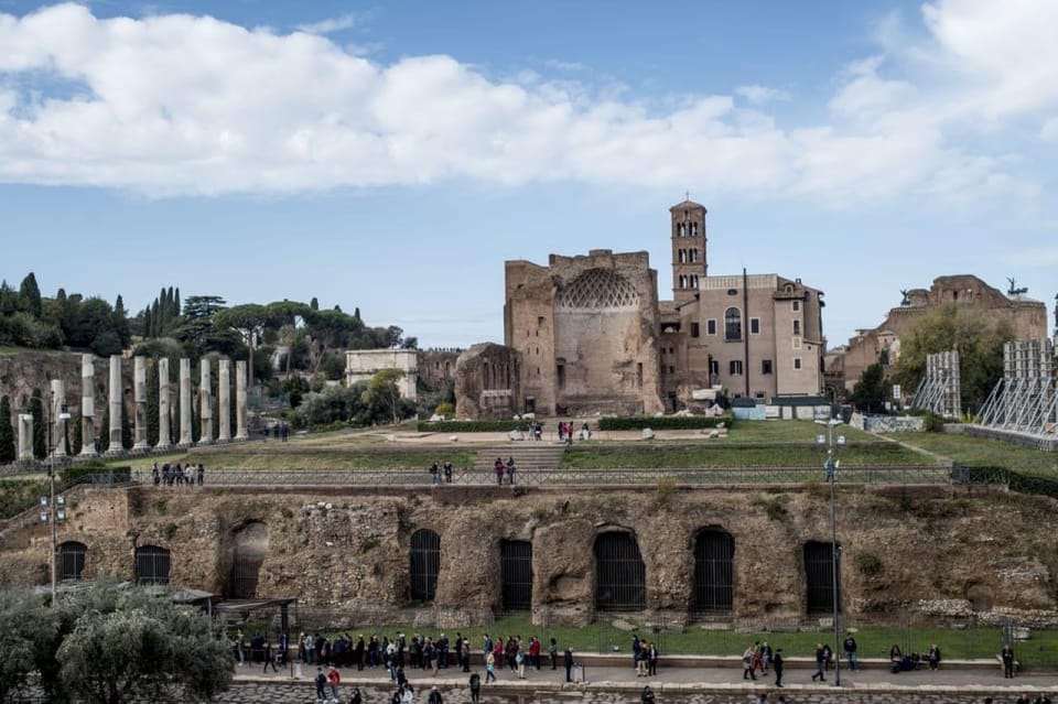 Best of Colosseum Experience, Roman Forum and Palatine Hill - Exploring the Iconic Colosseum