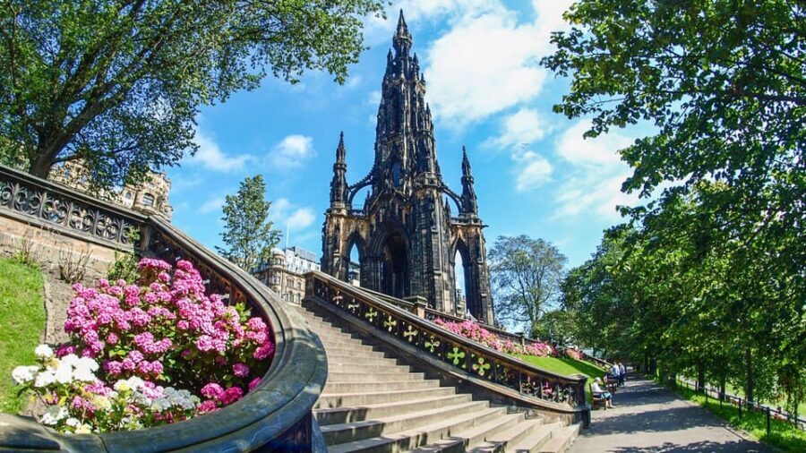 Best of Edinburgh: Private Walking Tour with a Local - Authentic Stories and Genuine Encounters