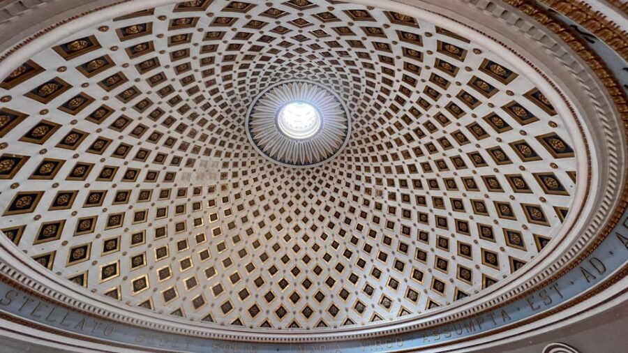Between Creations and Miracles: Handicrafts and the Basilica of Mosta TOUR IN PORTUGUESE - The Marvel of the Basilica of Mosta