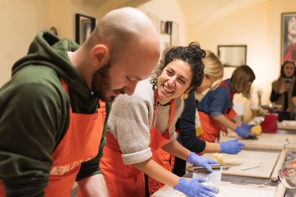 Bologna: Pasta Tagliatelle Ragu Cooking Class With Spritz - Culinary Experience Highlights