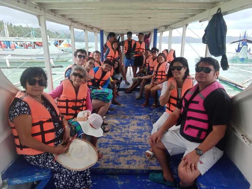 Boracay: Group Island Hopping w/ Lunch and Crystal - Who Will Enjoy This Tour?