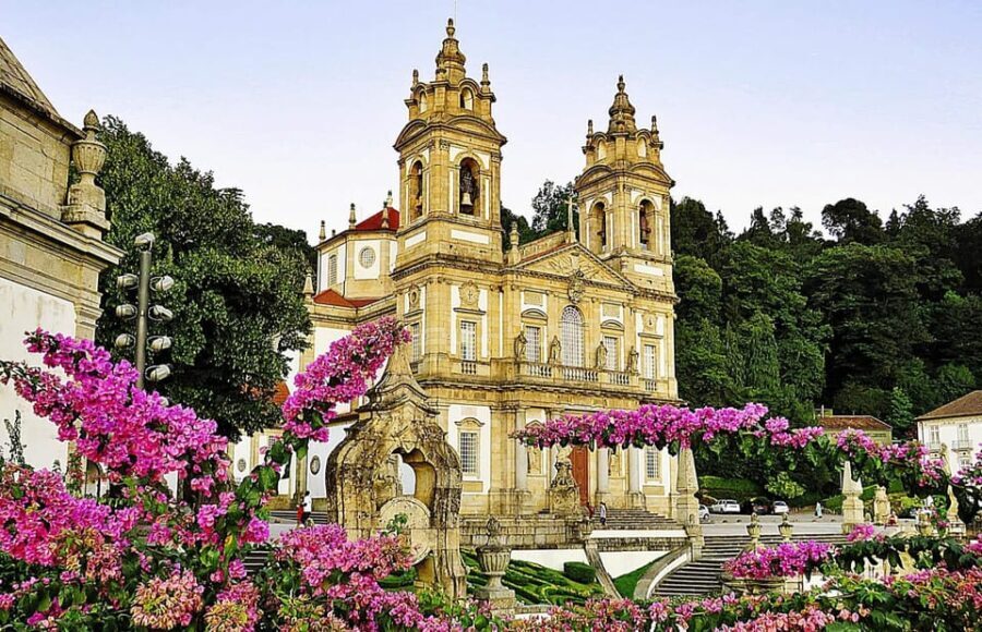 BRAGA E GUIMARÃES: Historical Private Tour from Porto - The Experience in Context