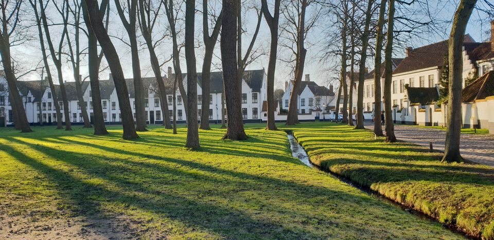 Bruges: 2.5-Hr Walking Tour from train station to Markt - Authentic Experiences and Authenticity