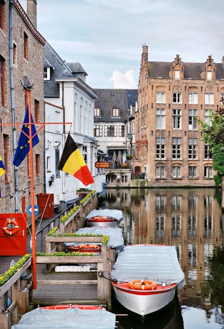 Bruges: Traditional Food Group Walking Tour - The Group Size and Flexibility