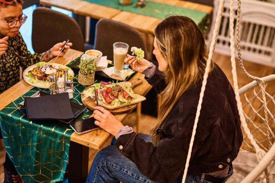 Budapest: Eggscuse Me? Brunch & Bistro's Bottomless Offer - A Deep Dive into the Experience