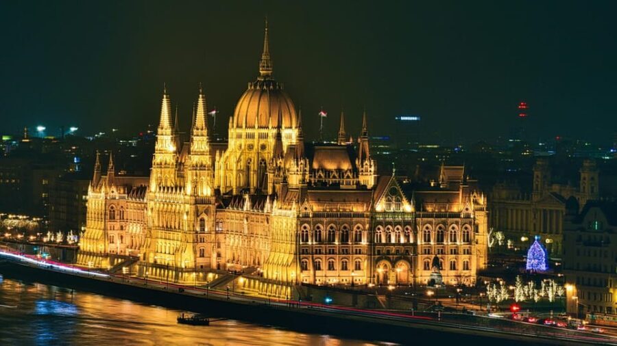 Budapest: Parliament, Christmas Market and Ferris Wheel - Why This Tour Works Well