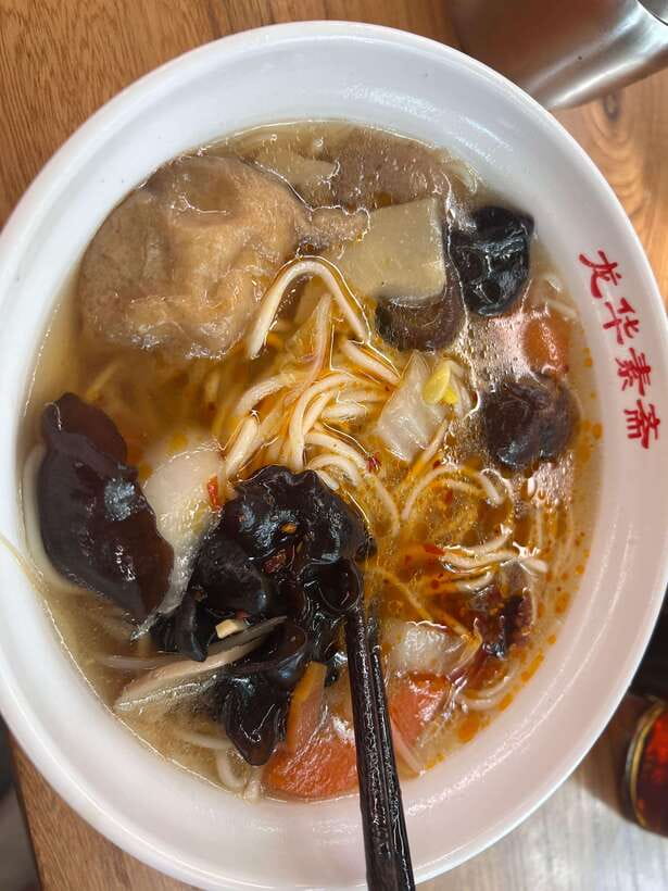 Buddhist tour of Longhua temple and vegetarian noodles - The Itinerary in Detail