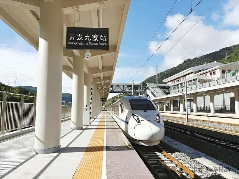 Chengdu: private 2-Day Huanglong Jiuzhaigou tour by train - What Makes This Tour Stand Out?