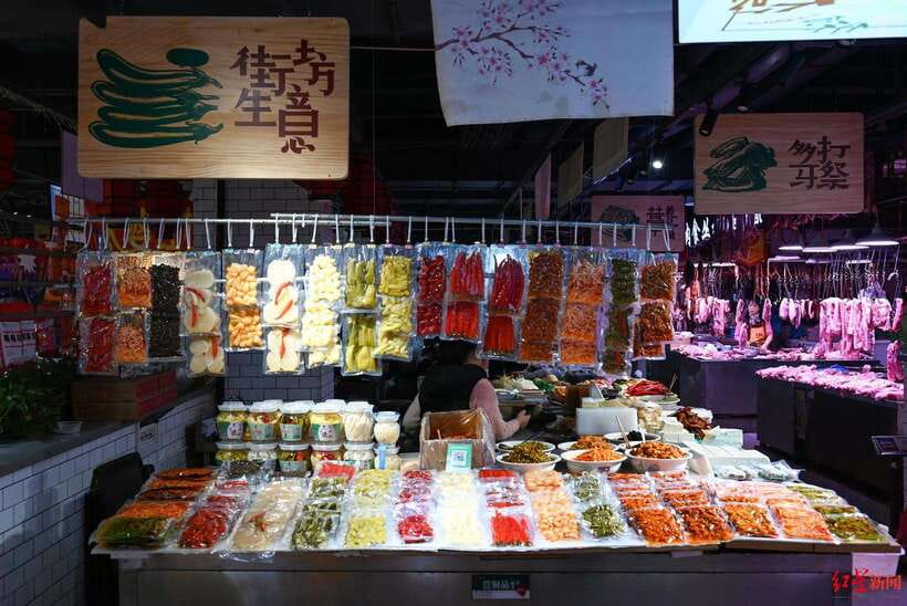 Chengdu: Private Panda Base and Sichuan Cuisine Tour - Experiencing Local Life and Culinary Traditions