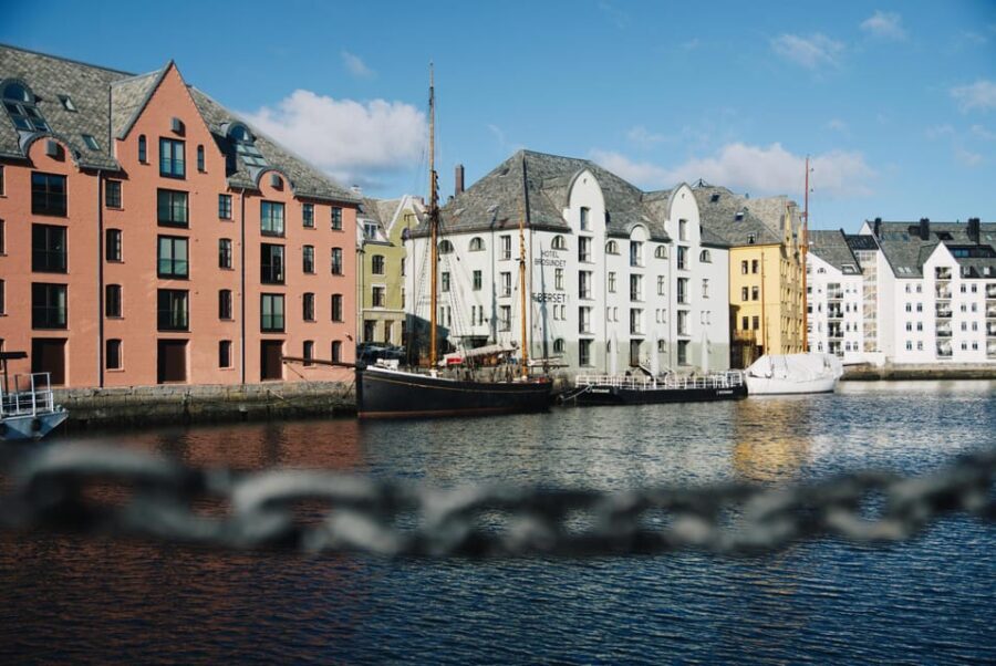 City walk in Ålesund: Art Nouveau, sea views, and insider tips - The Value of the Experience