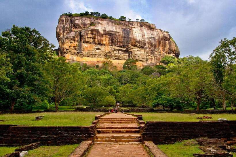 Colombo: Sigiriya, Dambulla Caves, & Wildlife Day Tour - Discovering Sigiriya Village and Authentic Lunch