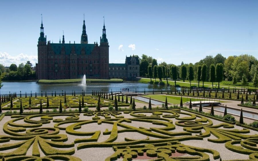 Copenhagen: Frederiksborg Tour in Spanish - Practical Considerations