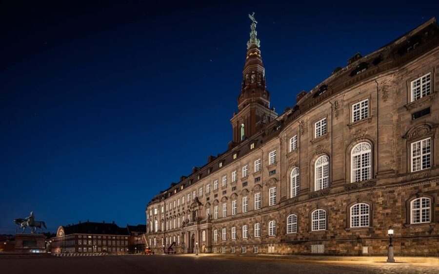 Copenhagen: Rosenborg and Christiansborg Palaces Tour in Spanish - Key Points