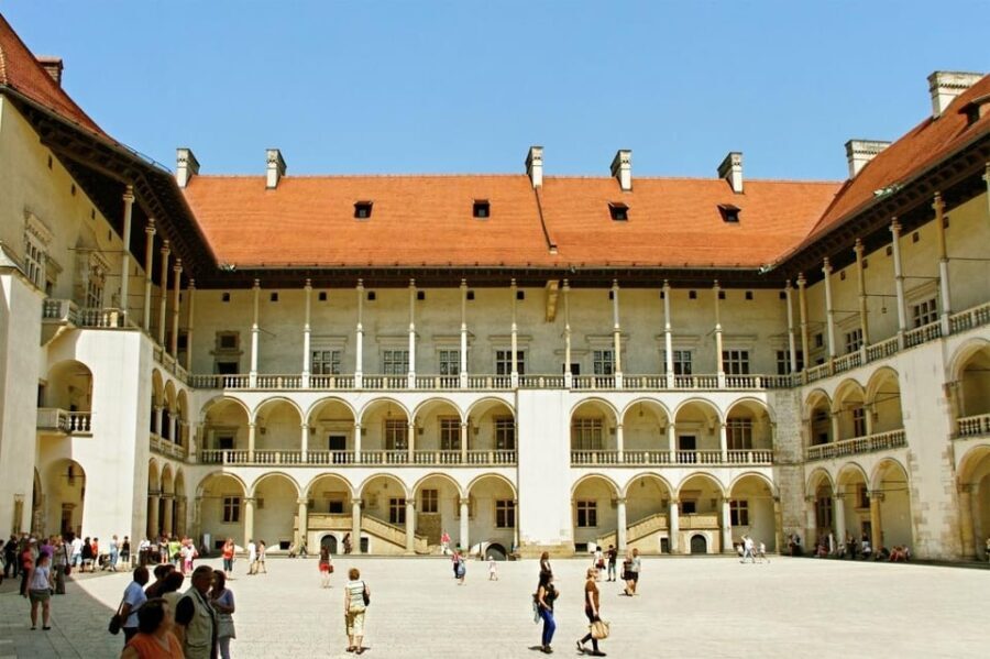 Cracow: Wawel Castle & Cathedral, Rynek Underground & Lunch - The Streets of Krakow: From Medieval to Modern