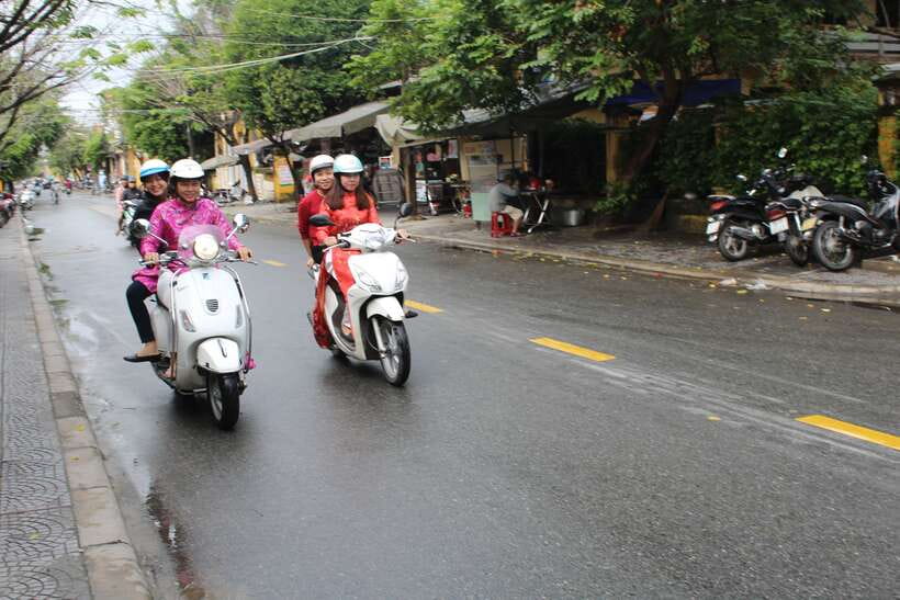 Da Nang: Con Market And Seafood Street Experience - Picking up From Da Nang City Center