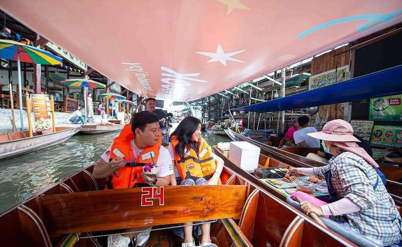 Damnoen Saduak & Maeklong Railway Market Tour (Group Tour) - Highlights of Maeklong Railway Market