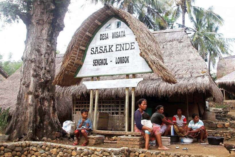 Day Tour /Hand Weaving,Tradisional Village&Beach Tour - Practical Details and Value